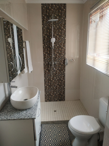 Bathroom 4, Sheila's lodge, Lilongwe City