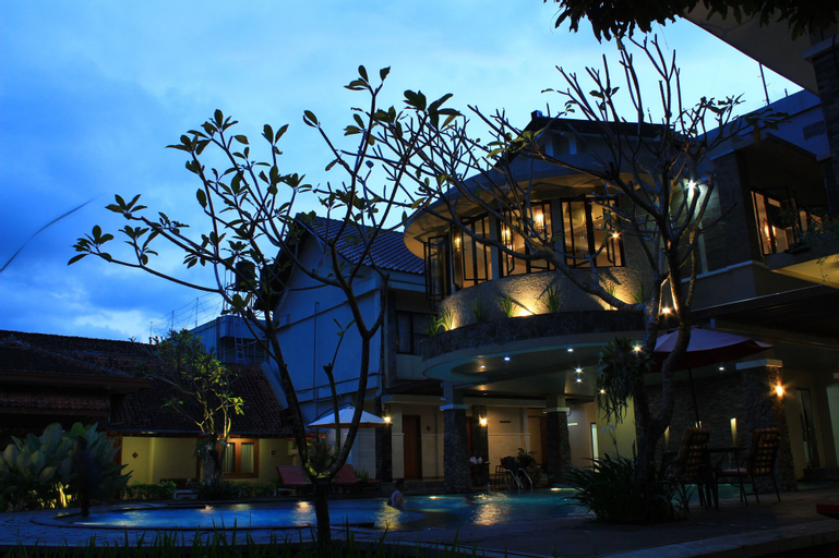 Exterior & Views 4, Hotel Sriti, Magelang