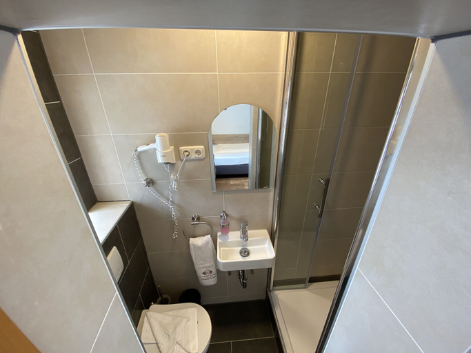 Bathroom 5, Hotel Goldene Traube, Günzburg