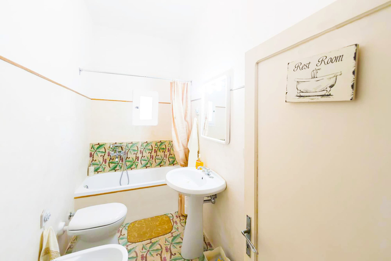 Bathroom 4, Casa Gambo, Lecce