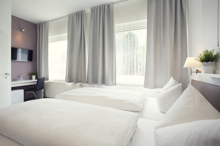 Bedroom 3, Hotel Löwenguth, Westerwaldkreis