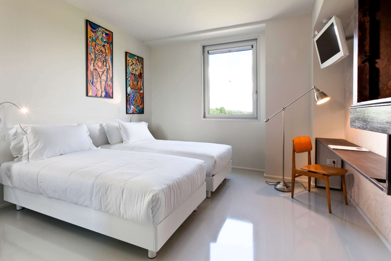 Bedroom 2, Aiden by Best Western JHD Dunant Hotel, Mantua