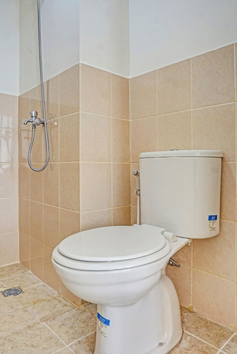 Bathroom 3, OYO 91217 Skyland @ Pgv Near Gunung Putri, Bogor