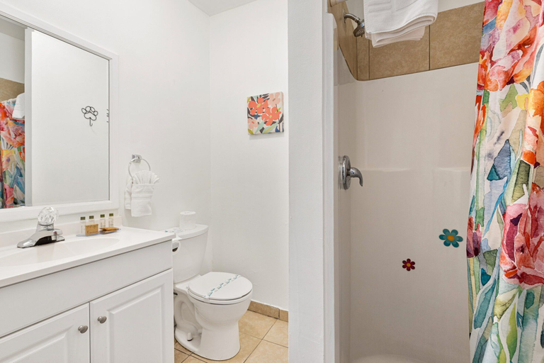 Bathroom 4, Inn at Palm Springs, Riverside