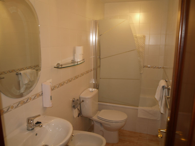 Bathroom 5, Hotel San Jorge, Cádiz