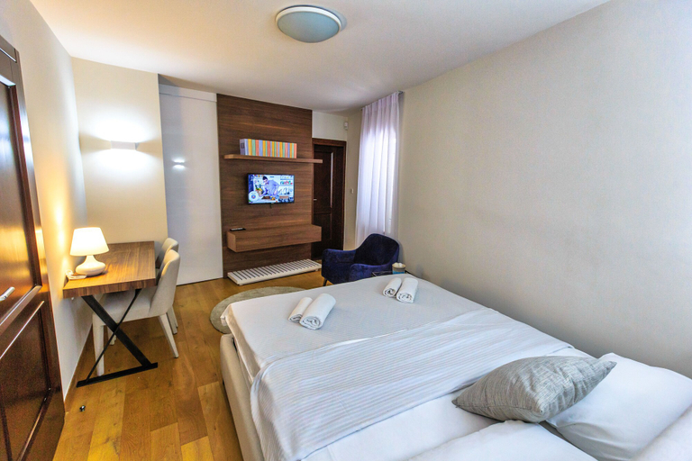 Bedroom 2, Luxury Old Town