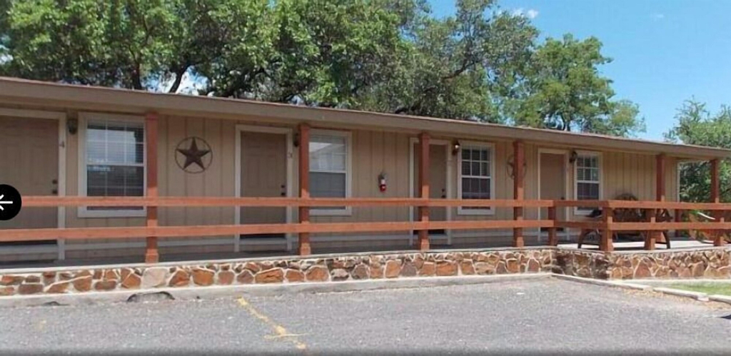 Maven's Inn & Grill, Comal
