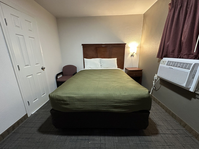 Bedroom 2, Llano Motel, Llano