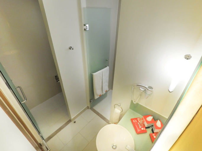 Bathroom 28