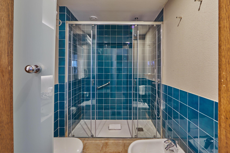Bathroom 5, Secrets Lanzarote Resort & Spa, Las Palmas
