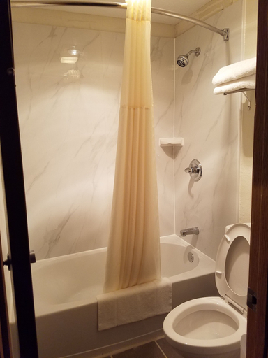 Bathroom 4, Quality Inn New River, Fayette