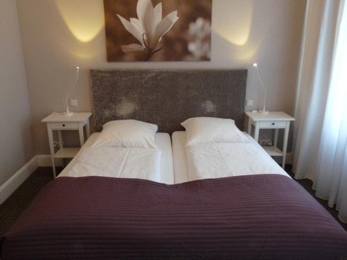 Bedroom 4, Hotel Commodore, Hamburg