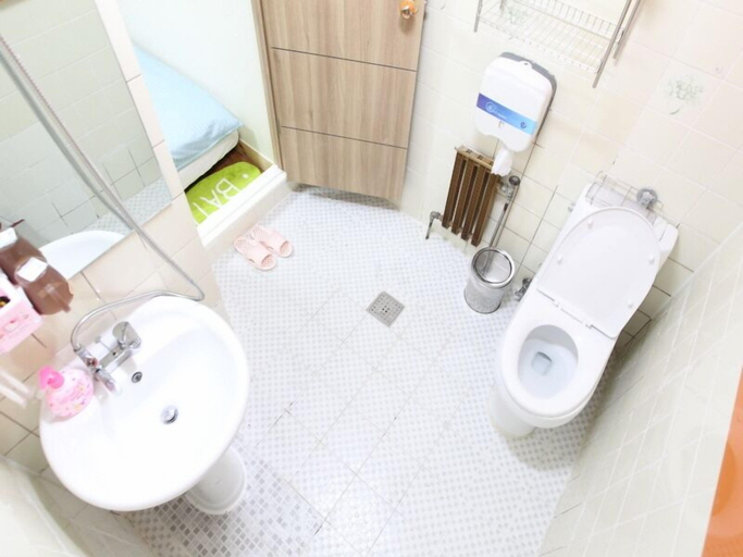 Bathroom 3, Naru Hostel, Mapo