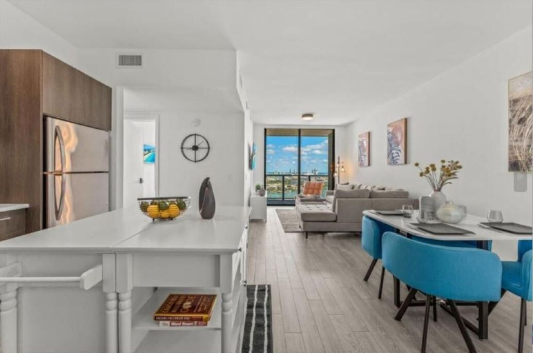 Others 5, LA Experience, Miami-Dade