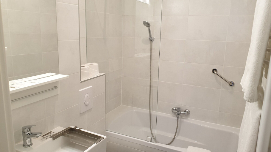 Bathroom 4, RES City Residence Hotel Budapest, Budapesti