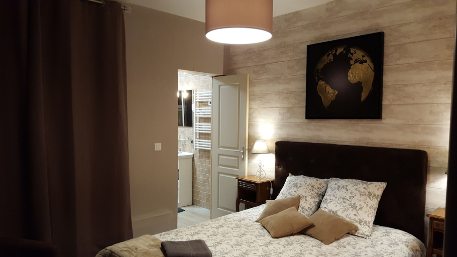 Bedroom 4, Les Cloches de Corneville, Eure