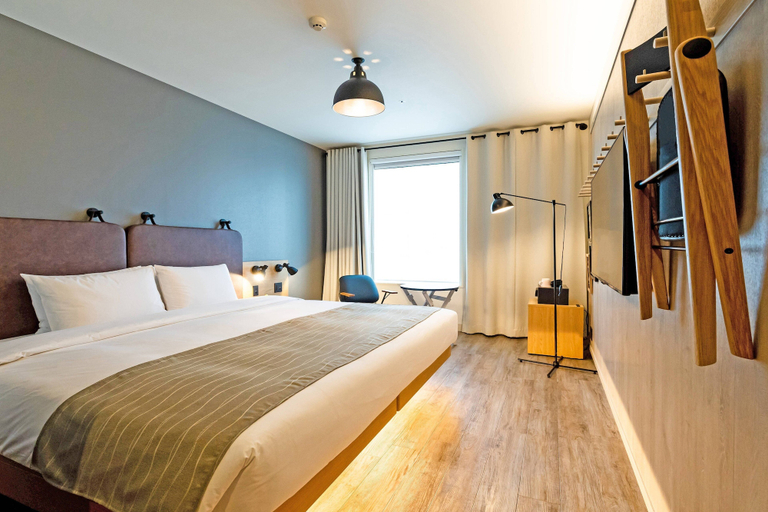 Bedroom 5, Moxy Osaka Honmachi, Osaka