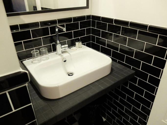 Bathroom 5, Alba Opera Hotel, Paris