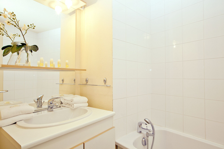 Bathroom 4, Cerise Valence, Drôme