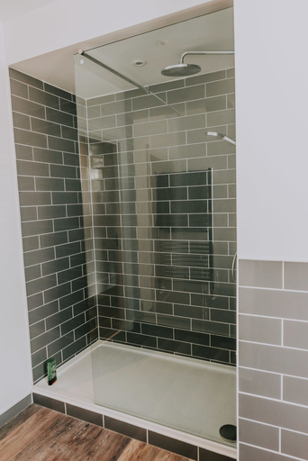 Bathroom 3, Cavendish House, Slough