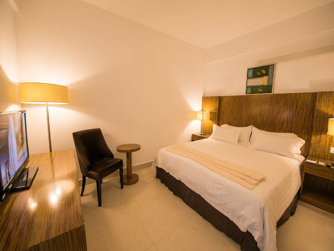 Bedroom 3, Palms Hotel