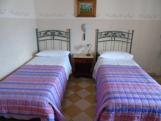 Bedroom 5, Albergo Cavour, Palermo