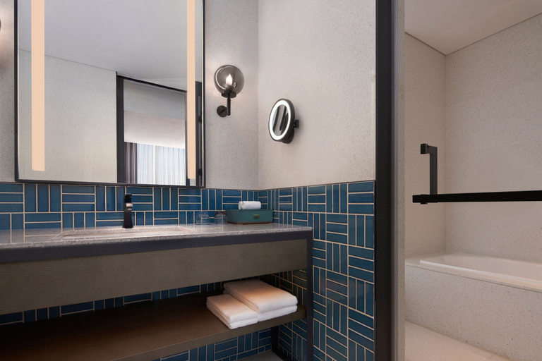 Bathroom 5, Four Points By Sheraton Tianjin National Convention And Exhibition Center, Tianjin