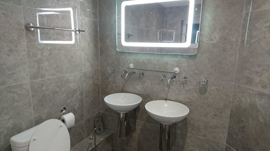 Bathroom 3, Avis Hotel Bromley, London