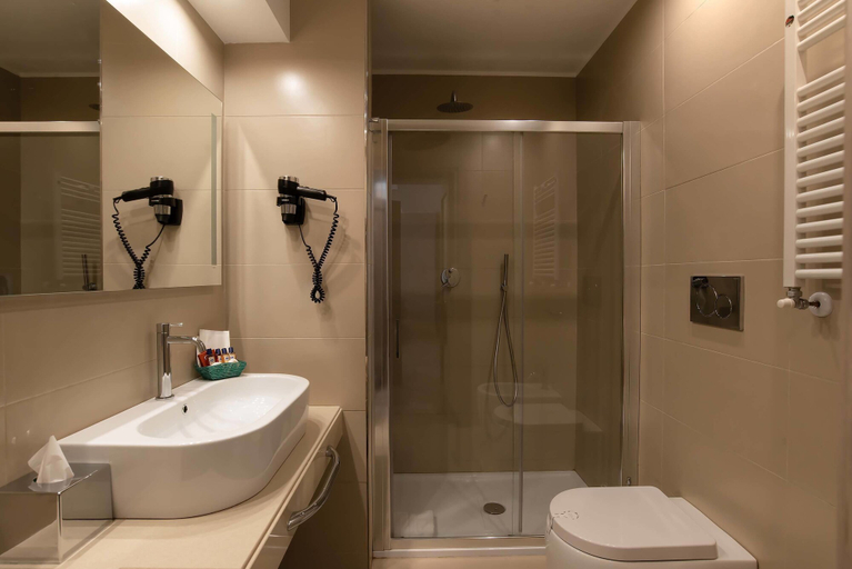 Bathroom 5, Hotel Genova, Rome
