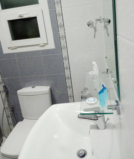 Bathroom 4, Capital hotel apartments, Bausher