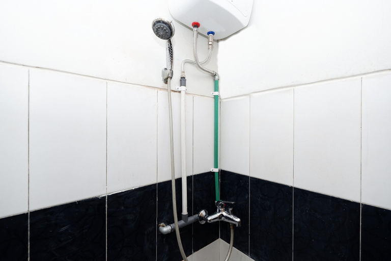 Bathroom 4, Hotel O Palebon Residence, Semarang