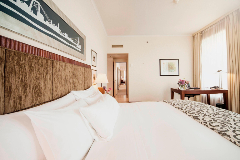 Bedroom 5, Rotterdam Marriott Hotel, Rotterdam