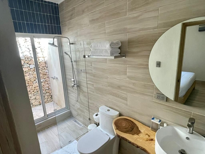 Bathroom 4, Cabrera Lodges, Cabrera