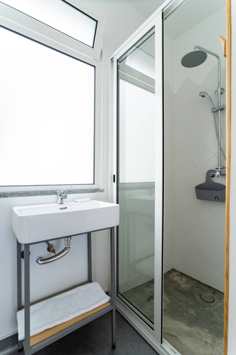 Bathroom 4, In the Village - Madeira Surf Camp I, Machico