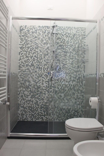 Bathroom 4, La Perla Affittacamere, La Spezia