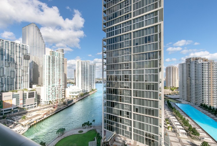 Exterior & Views 2