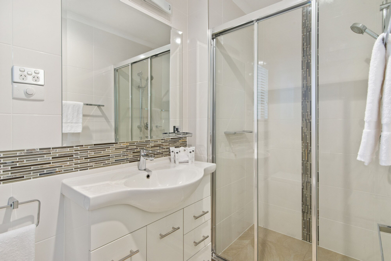 Bedroom 5, Ashmore Palms Holiday Village, Gold Coast