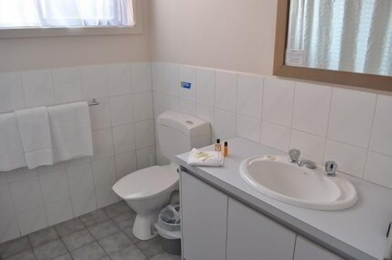 Bathroom 3, Nunawading Motor Inn, Melbourne