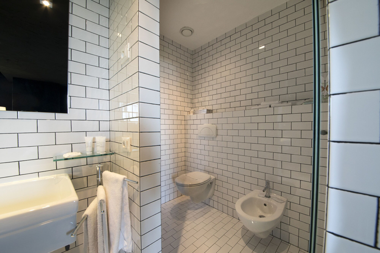 Bathroom 4, Aiden by Best Western JHD Dunant Hotel, Mantua
