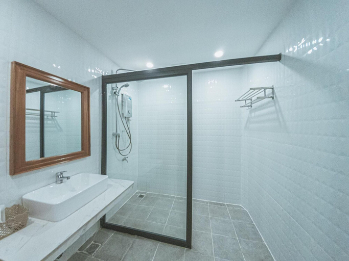 Bathroom 4, Montagne Regency, Kampot