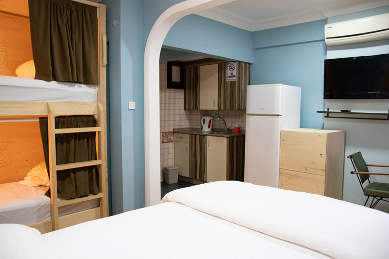 Bedroom 4, Yolohostel, Kadıköy