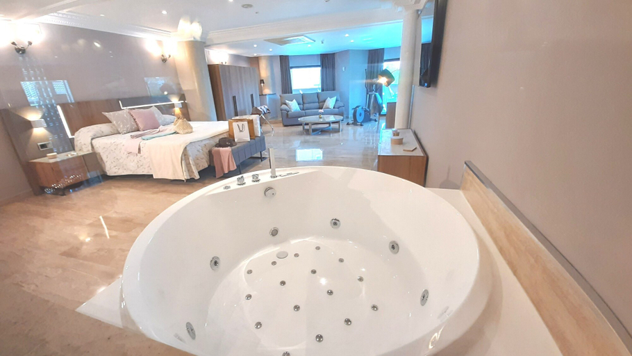 Bathroom 4, Hotel Nueva Plaza, Cantabria