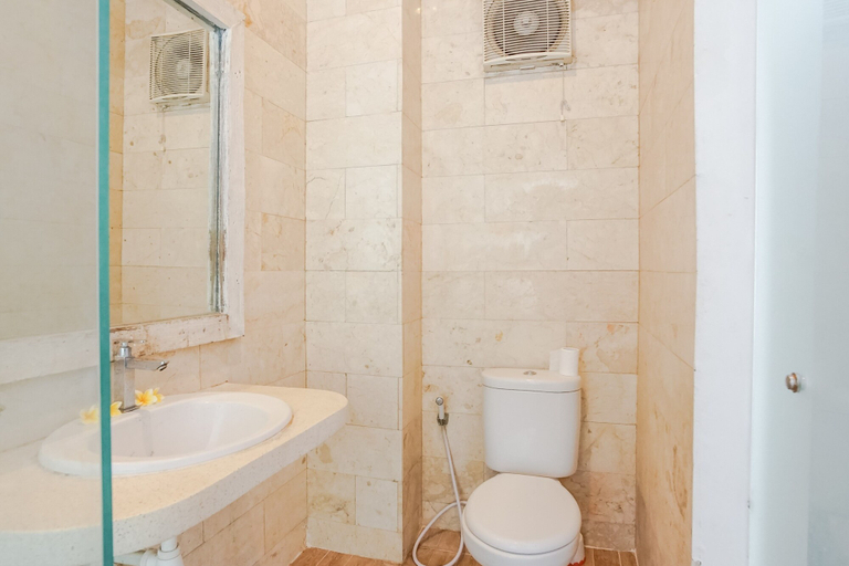 Bathroom 5, D'uma Residence, Denpasar