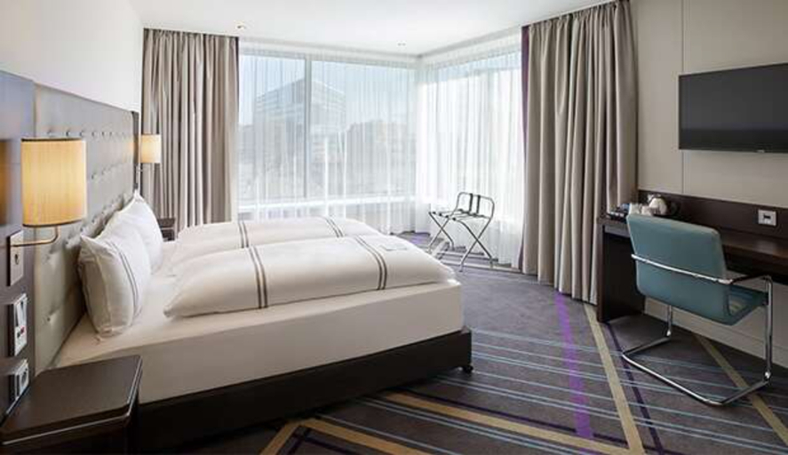 Bedroom 3, Premier Inn Nuernberg City Centre, Nürnberg