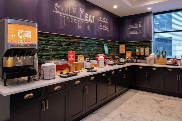 Food & Drinks 5, Hampton Inn & Suites Winston-Salem Downtown, Forsyth