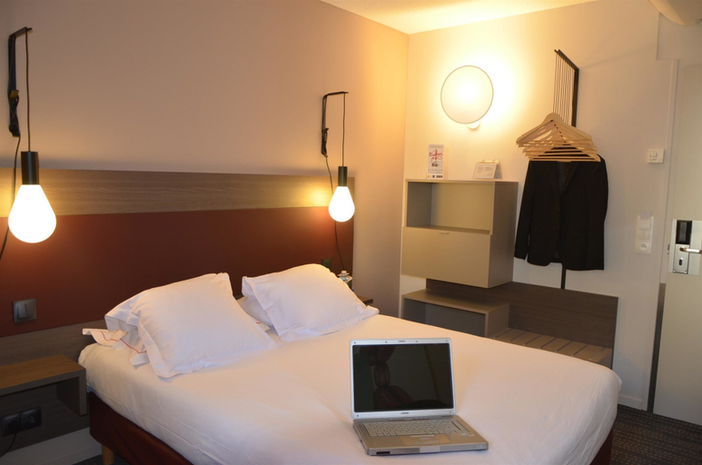 Bedroom 4, Hotel Kyriad Metz Centre, Moselle