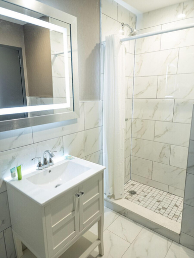 Bathroom 5, Wheeler Hotel, New York