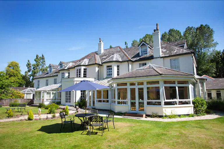 Exterior & Views 2, Woodlands Lodge Hotel, Hampshire