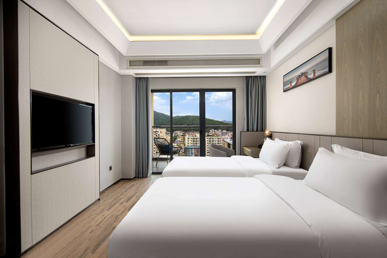 Bedroom 2, Microtel by Wyndham Sanya Dadonghai, Sanya