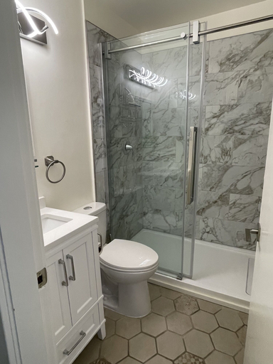 Bathroom 4, Destination Inn, East Kootenay
